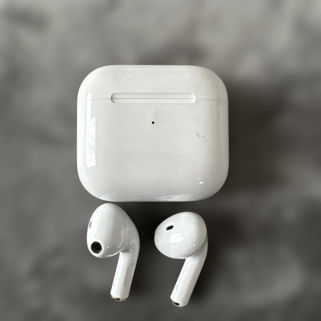 ワイヤレスイヤホン ホワイト 充電ケース付き - メルカリ