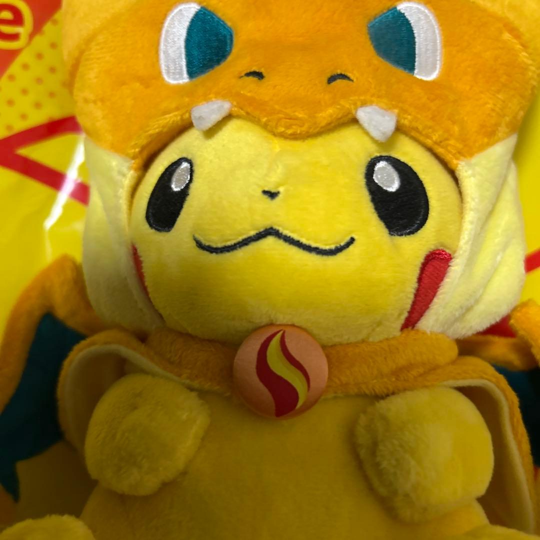メガリザードンYのポンチョを着たピカチュウ メガトウキョー ぬいぐるみ