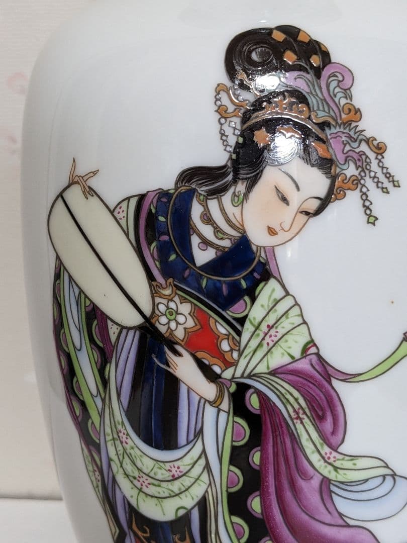 ♢中国陶磁器 瓔珞紋 団扇美人図 粉彩花瓶 陶画工1級職人