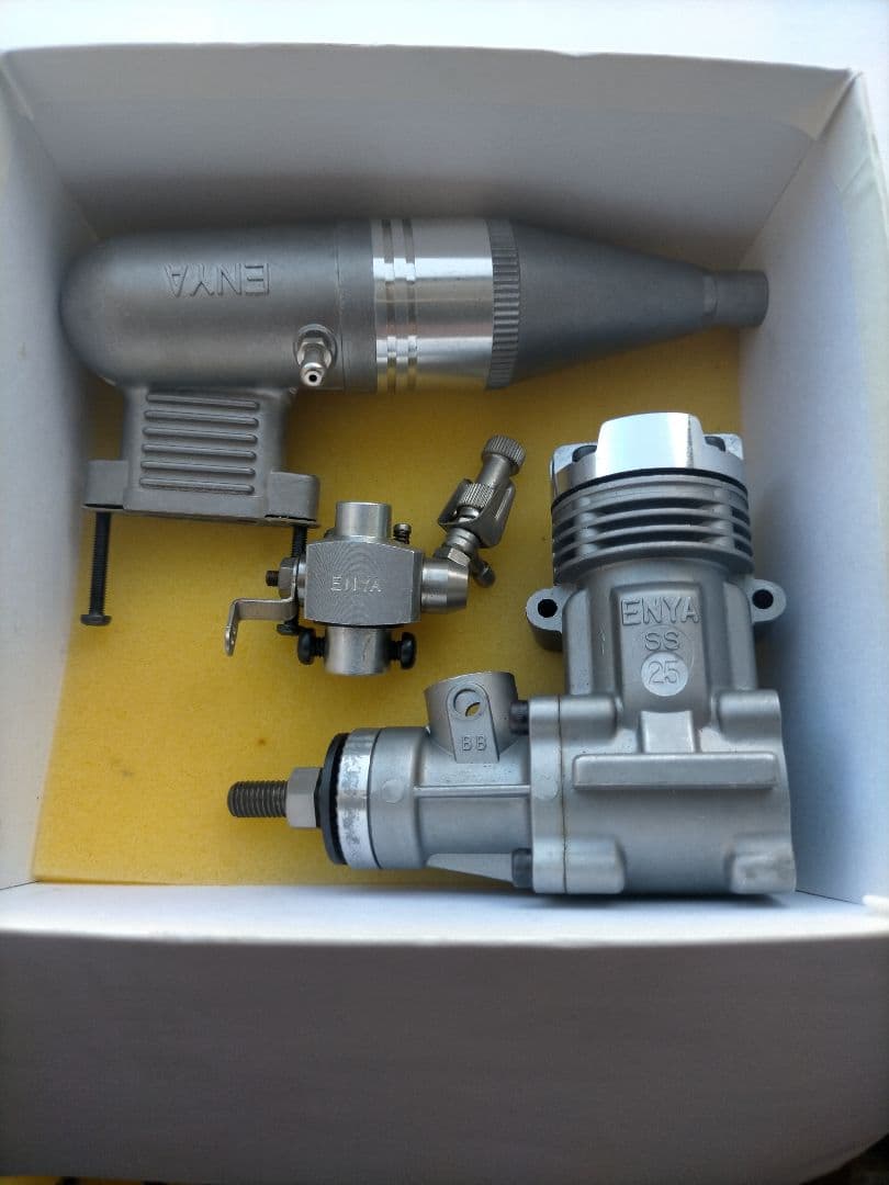 ENYA Super Sport 25 BB エンジン