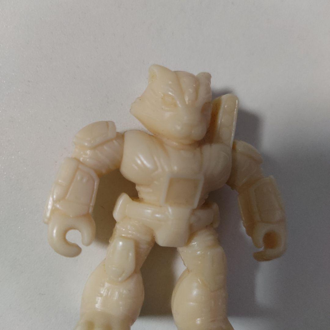 トランスフォーマー ビーストフォーマー ホワイト 無彩色 エンブレムなし