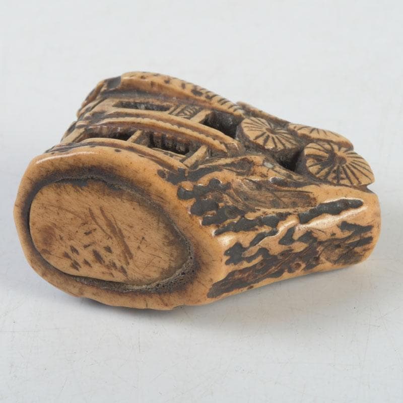 時代提げ物 鹿角彫刻 山水楼閣彫 根付 置物 V 9639