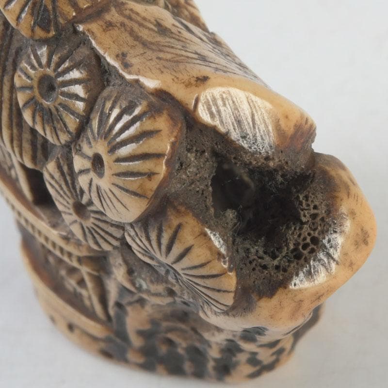 時代提げ物 鹿角彫刻 山水楼閣彫 根付 置物 V 9639