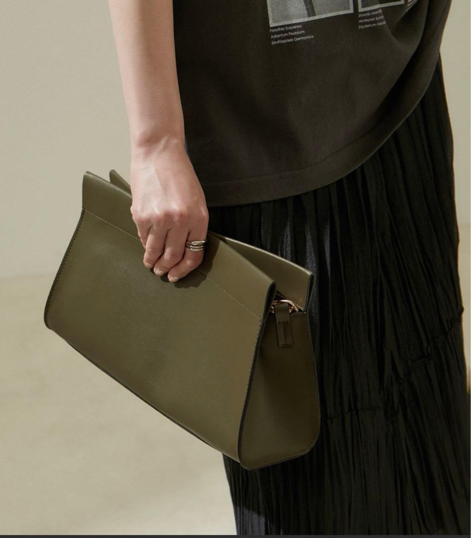 未使用級☆サロンアダムエロペ　2WAYスクエアチェーンクラッチショルダーバッグ