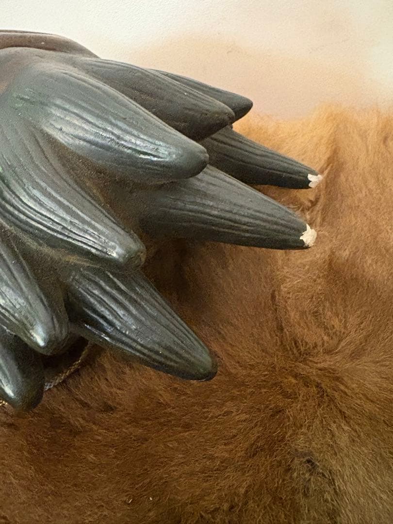 金色と黒色の 鬼の能面 神様 骨董 日本