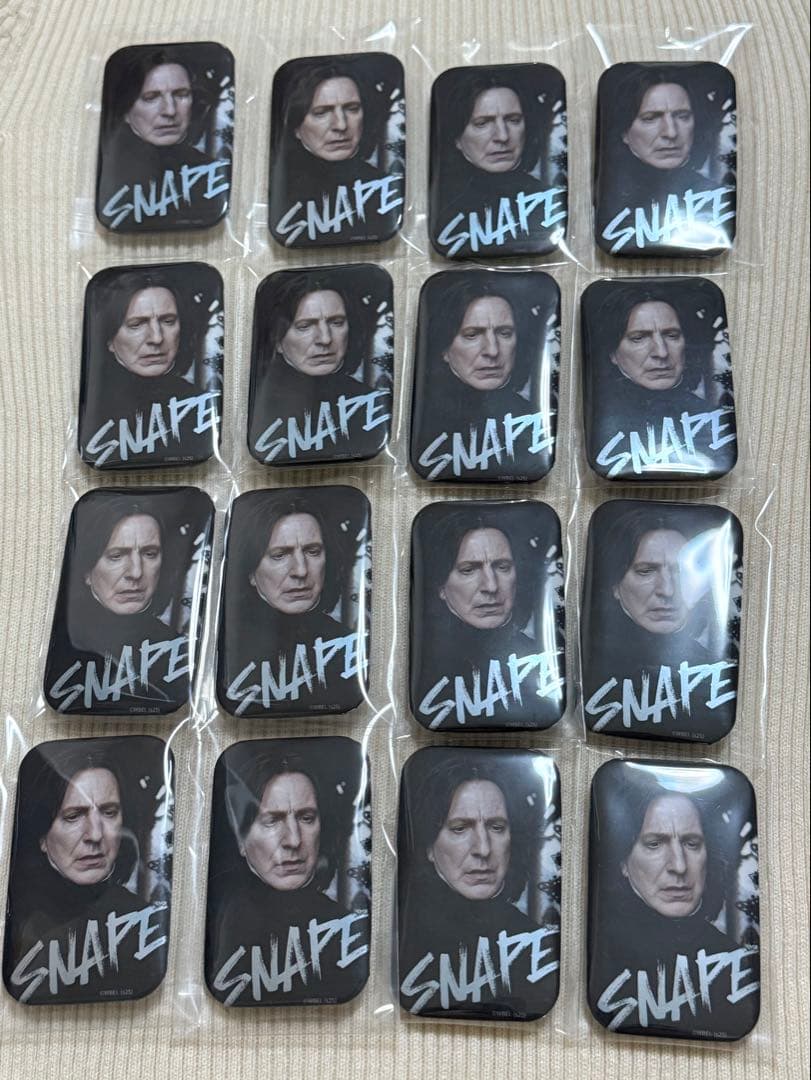 スネイプバッジ16枚セット スネイプバッジ16枚セット