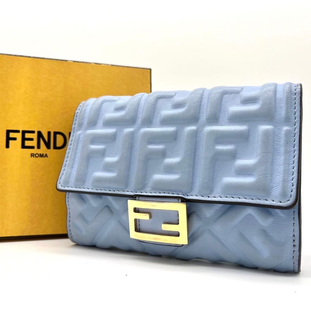 美品✨フェンディ エンボス ズッカ 型押し 二つ折り財布 レザーバゲット