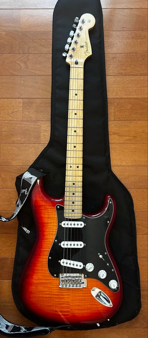 ほぼ新品フェンダーFender Stratocaster CherryBurst Fender American Professional Stratocaster - Aged Cherry Burst with