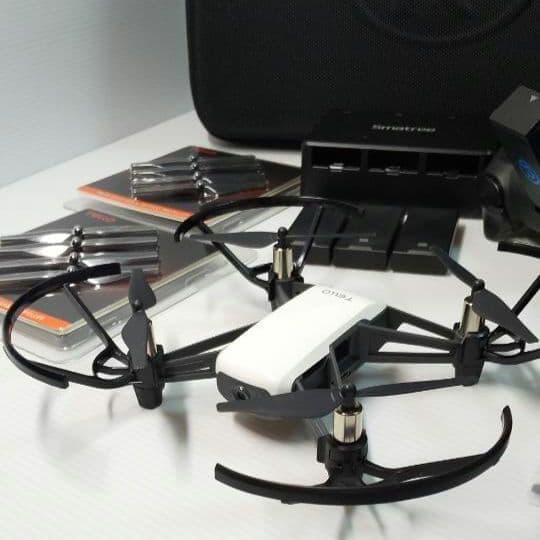 ドローン Tello 送信機 フルセット（VRゴーグル付き） - メルカリ