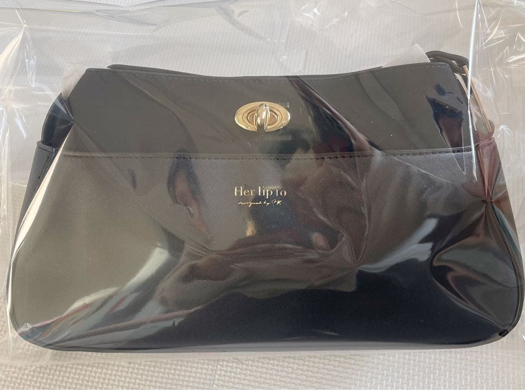 ◉新品半額❗️❗️herlipto Modern Muse Baguette Bag - メルカリ