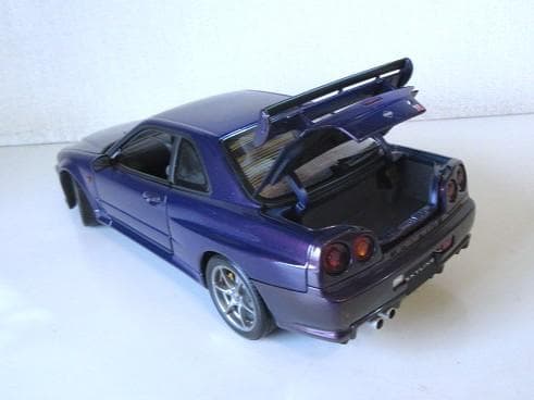 特価 AUTOart 1/18 スカイライン GT-R ミッドナイトパープル