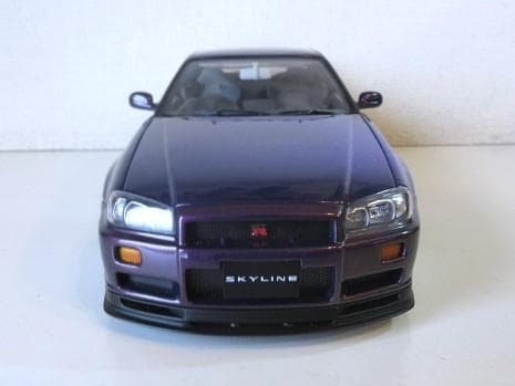 特価 AUTOart 1/18 スカイライン GT-R ミッドナイトパープル