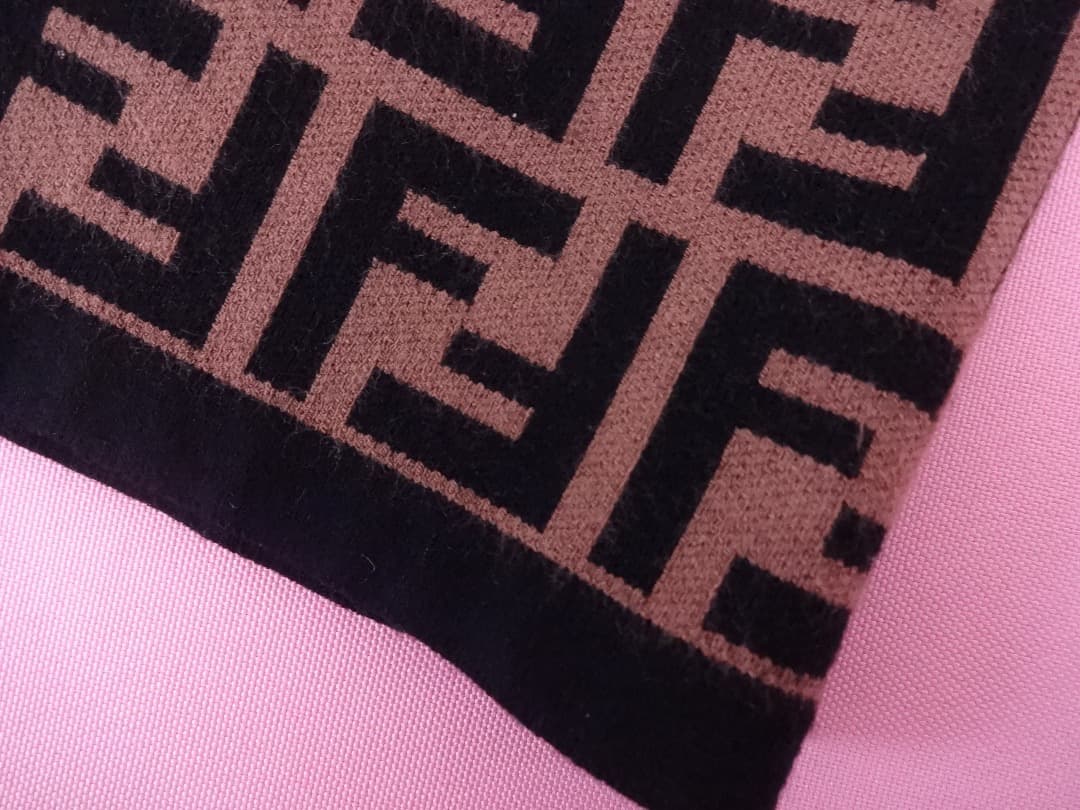 人気♪フェンディ　ロゴパターンモノグラムFFズッカ柄　ジャガードニットスカート