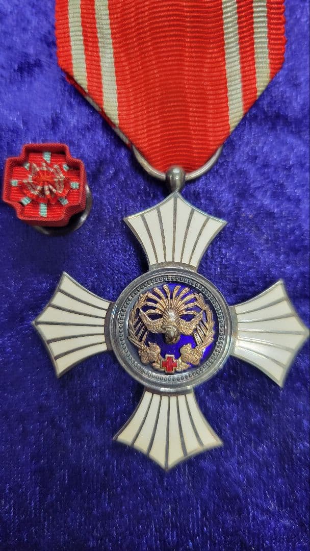 明治21年 日本赤十字社 銀色有功章 バッジ 勲章 ミリタリー アクセサリー