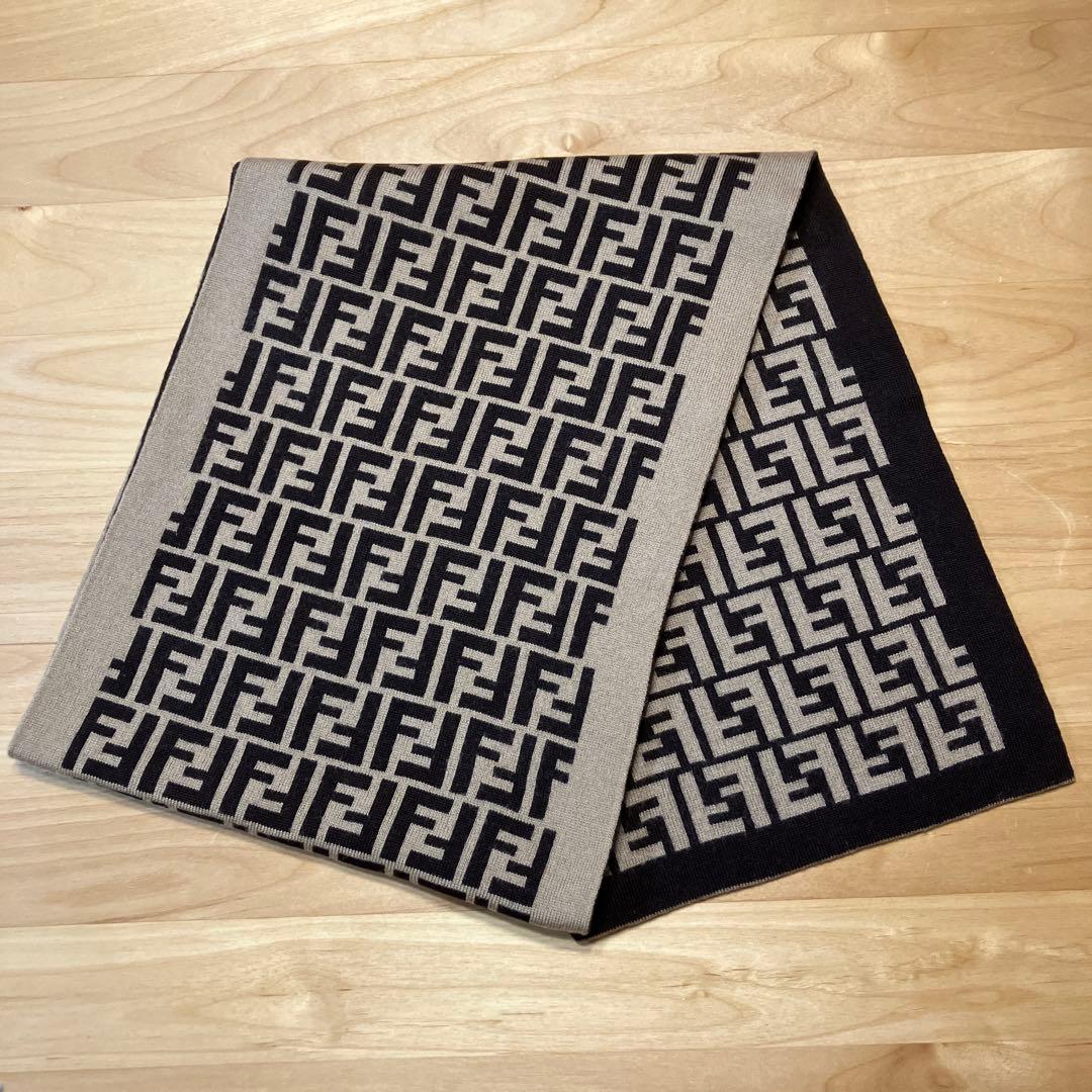 FENDIリバーシブル ユニセックス マフラーストール