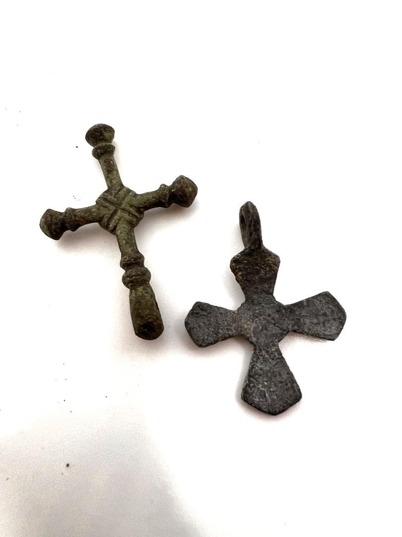 古代ブロンズの装飾品10個 クロスなど