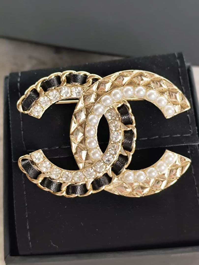 シャネル ブローチ[極美品]コサージュ CHANEL（ブローチ/コサージュ）のフリマアイテム一覧