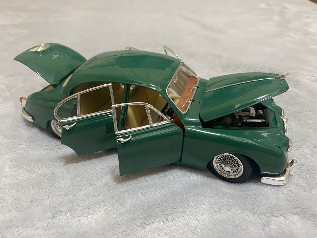 Maisto JAGUAR MarkⅡ (1959) 1/18