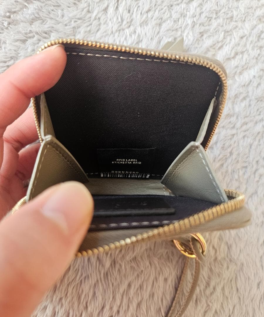 FENDI フェンディ FFキューブ ケース ストラップ付