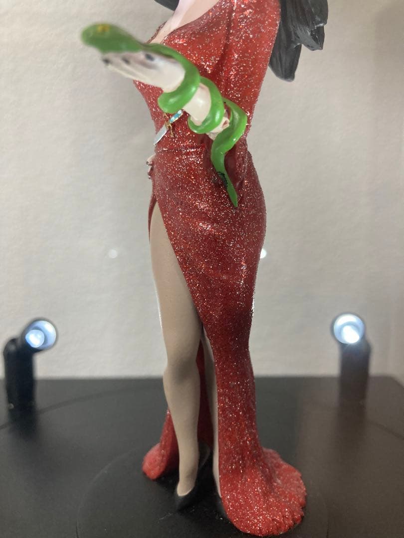 エルヴァイラ 赤