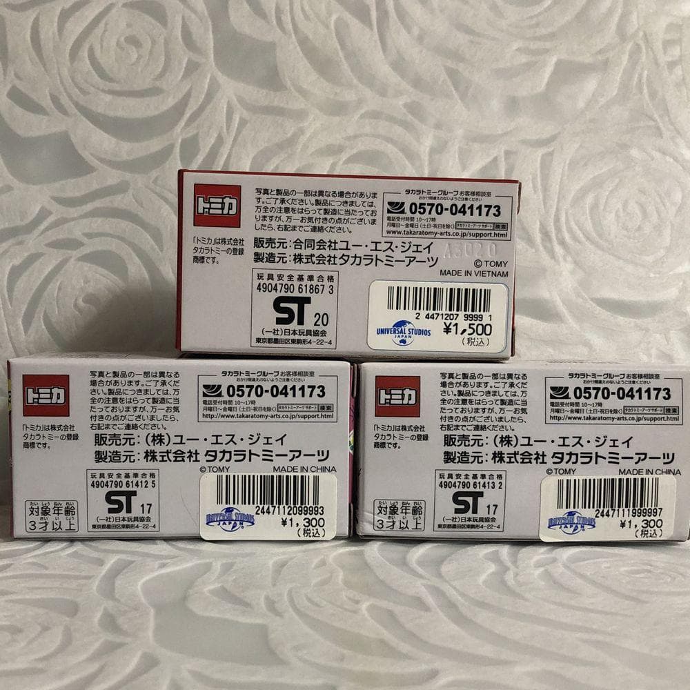 新品USJトミカ3個 ミニオンキングボブMINION BITES MINIONS