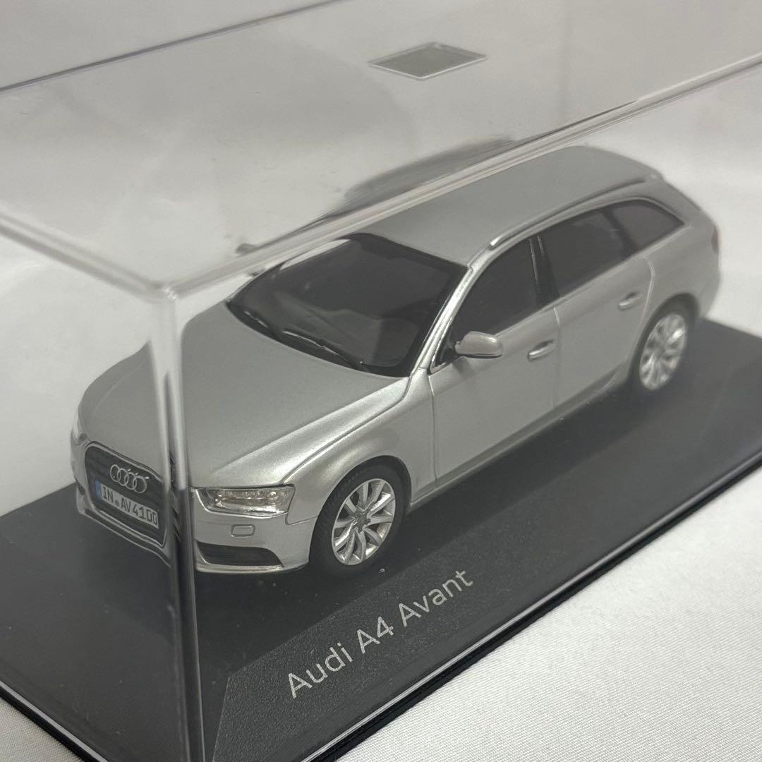 Audi A4 クワトロ Avant ミニカー アイスシルバー 1/43 B8