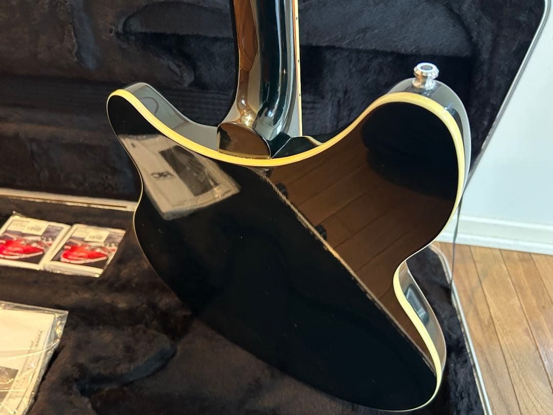 Rickenbacker 360 Jetglo ハードケース付