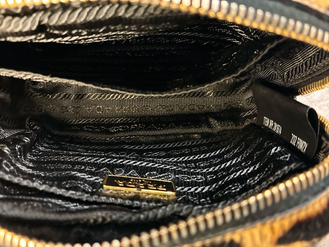 PRADA ヒョウ柄ショルダーバッグ