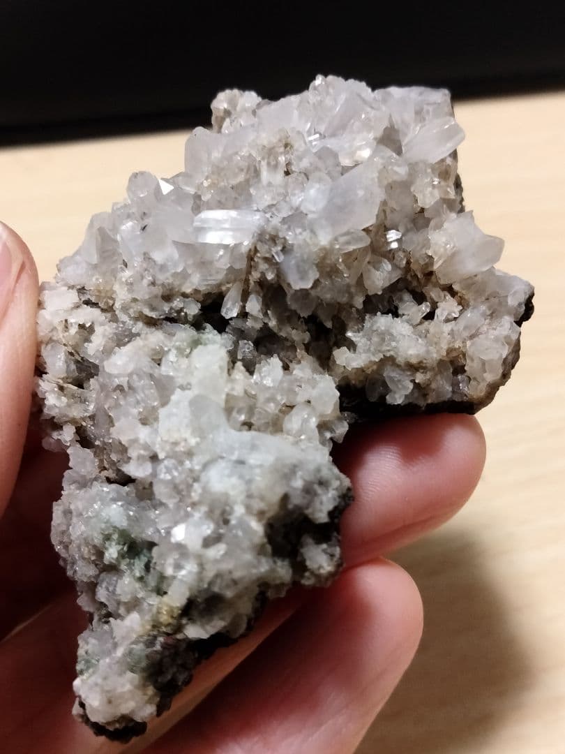 埼玉県秩父市中津川 秩父鉱山 橋掛沢 水晶クラスター 番号6