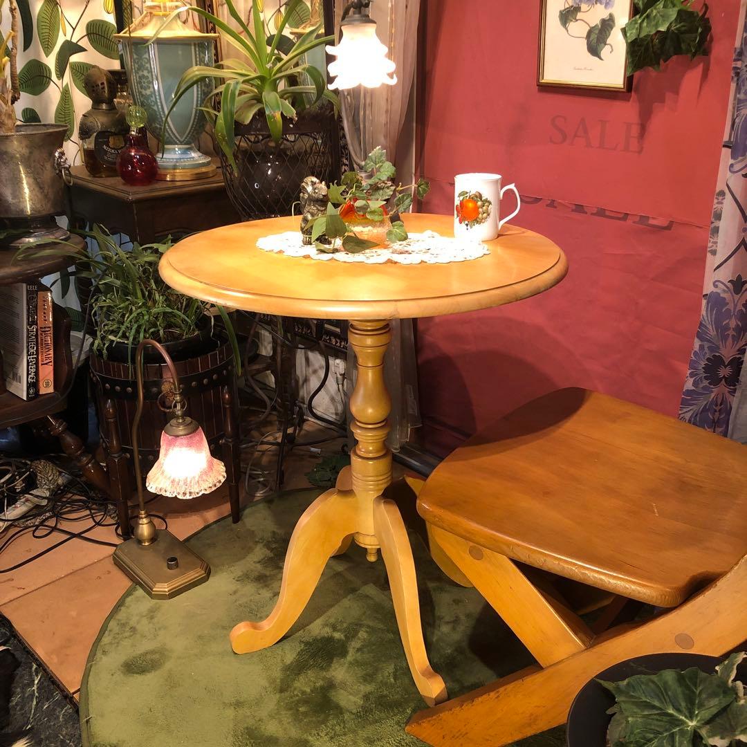 70’s ヴィンテージ スピンドルレッグ　コンパクト　ラウンドテーブル