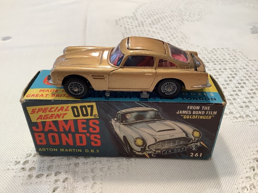 完品　CORGI TOYS JAMES BOND アストンマーチン　ミニカー