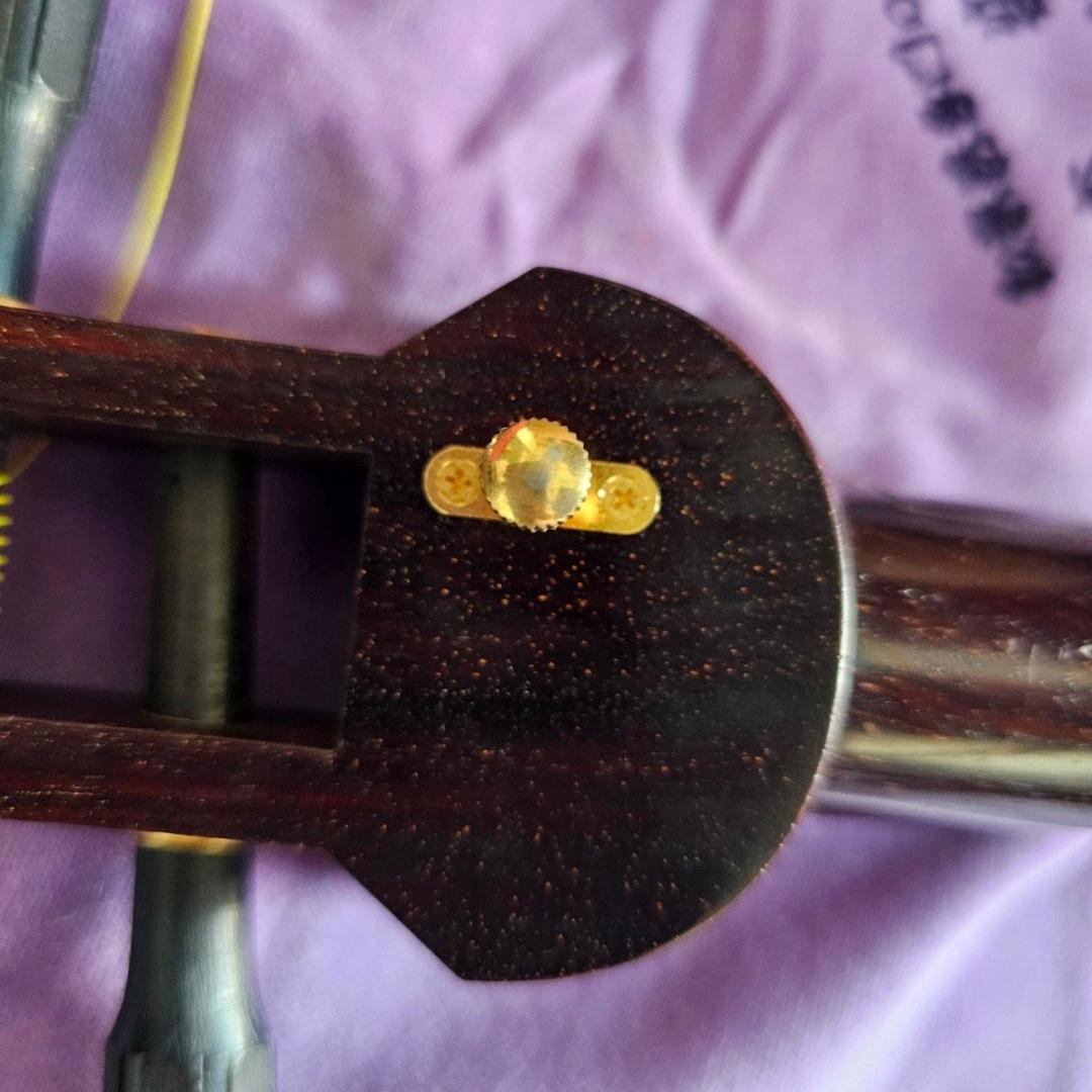 三味線 中棹 犬皮 紫檀 丸打胴 東サワリ 金細 ハードケース付 楽器・機材