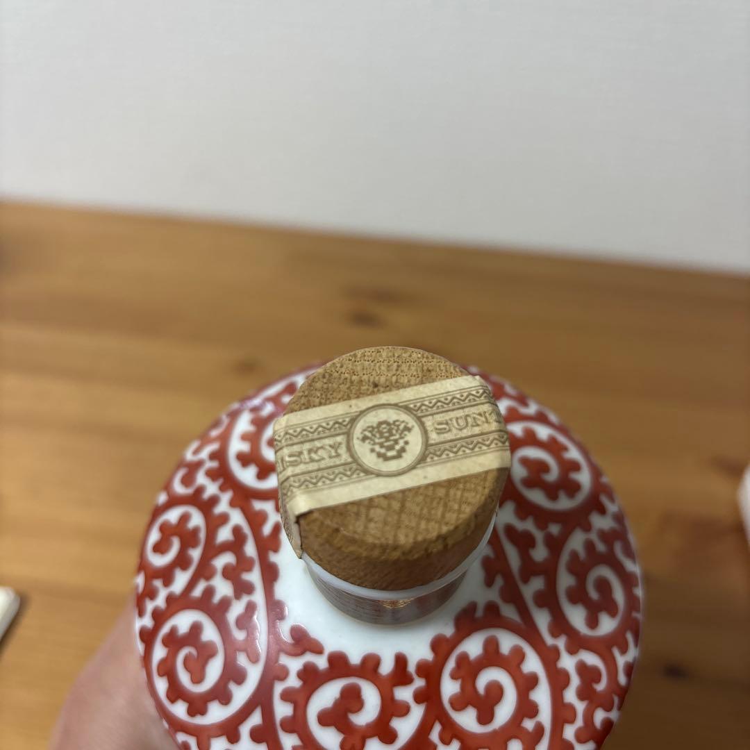 サントリーウイスキー白州 赤絵蛸唐草 寿 文筒形瓶 有田焼 陶器ボトル