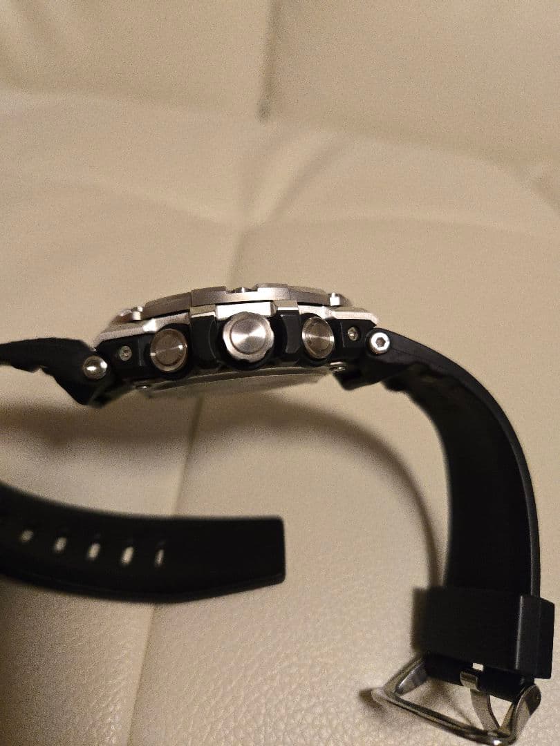 CASIO　G-SHOCK 　gst-b100