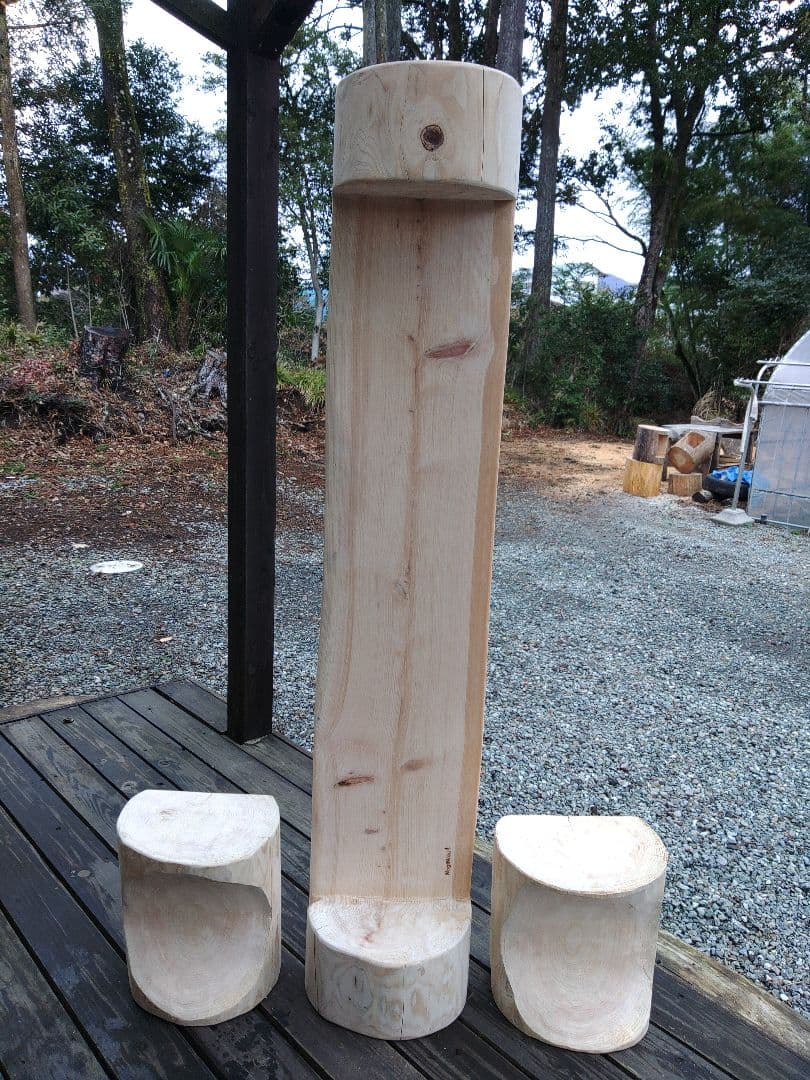 ひのき丸太のベンチ　インテリア