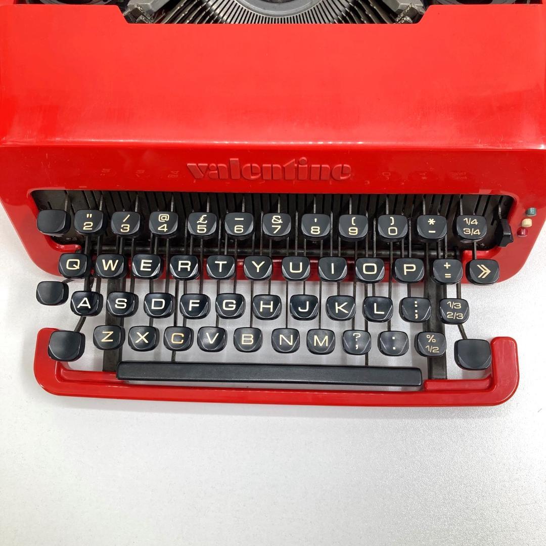 Olivetti　タイプライター　Olivetti Valentine　レッド