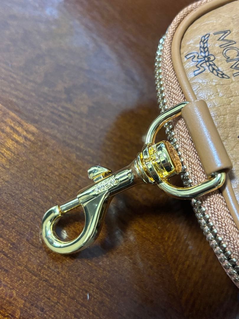 MCM エアポッドケースチャーム MXZBSVI08CO001