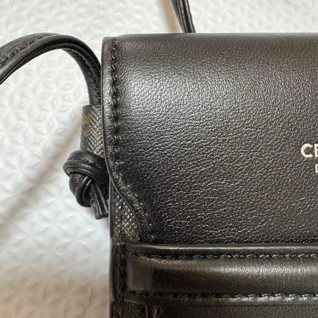 美品 セリーヌ トリオンフ マカダム スマホショルダー 斜めがけ フォンケース