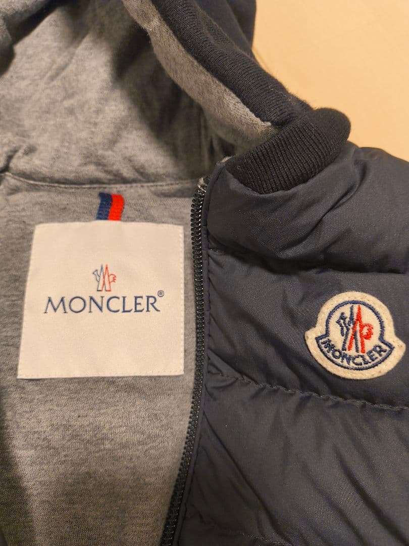 MONCLER ブラック ダウンジャケット