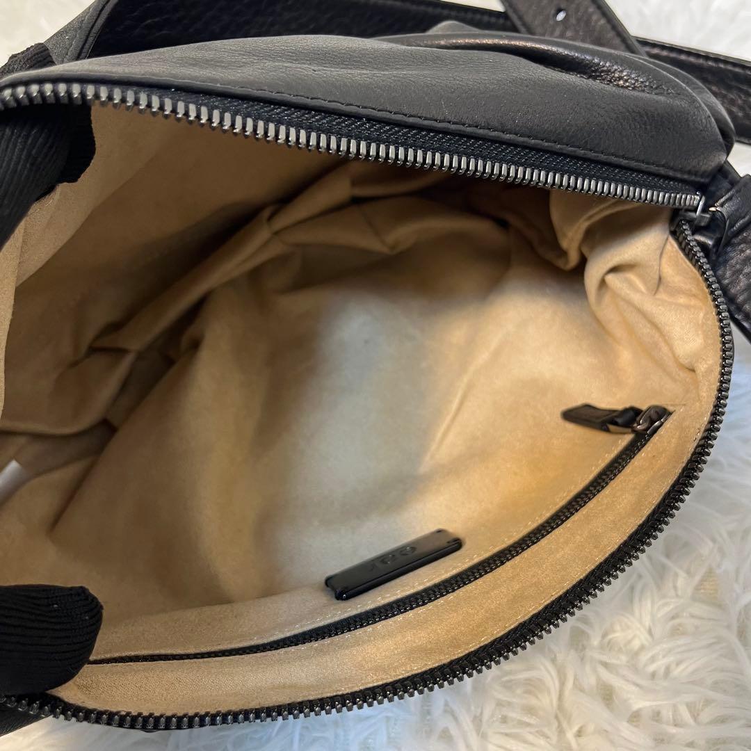 ま*め様 定価4.7万/イアパピヨネ/本革ドレープレザーショルダーバッグ/激レア