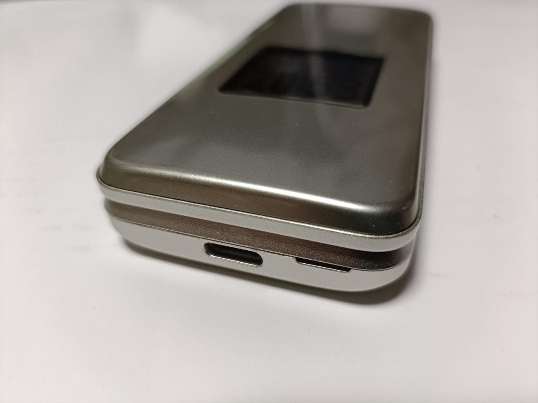 ☆ au GRATINA KYF41 シャンパンゴールド 新品同様