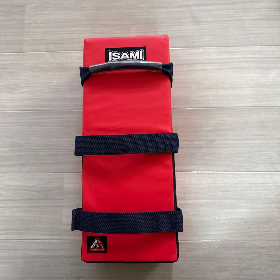 ISAMI 赤 キックミット 持ち手付き - メルカリ