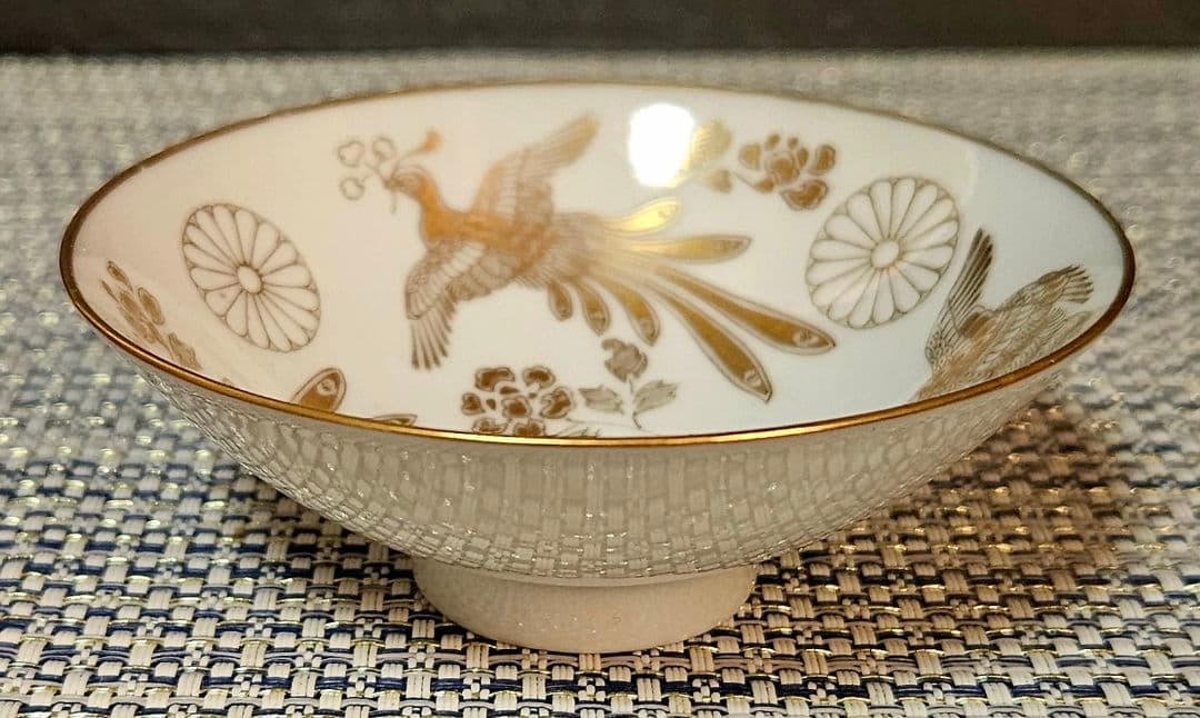 皇室 御下賜品 白磁金襴手 十六菊紋章 鳳凰図 盃 ぐい呑 酒杯 酒器