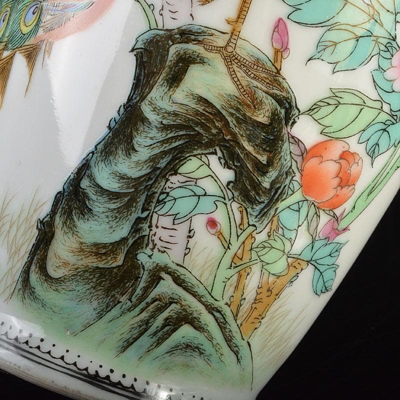 中国　景徳鎮製　粉彩　漢詩孔雀牡丹文瓶　C　6620