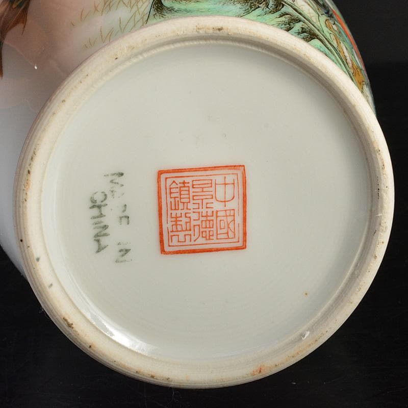 中国　景徳鎮製　粉彩　漢詩孔雀牡丹文瓶　C　6620