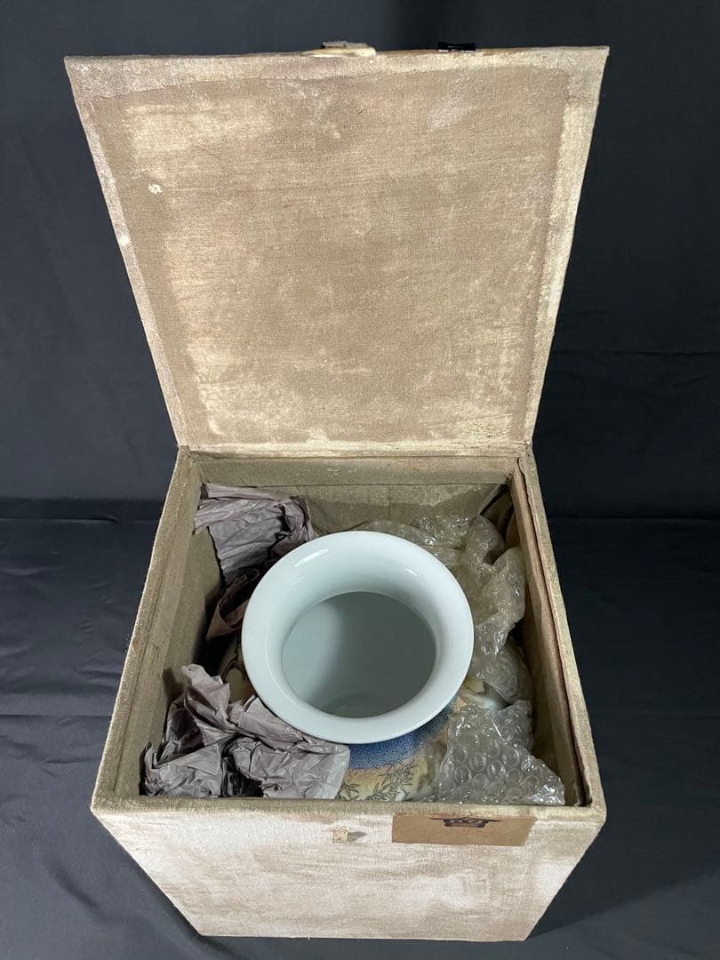 故宮】郎世寧風白磁犬図瓶 大清雍正年製 南京博物院保管委員会 中国