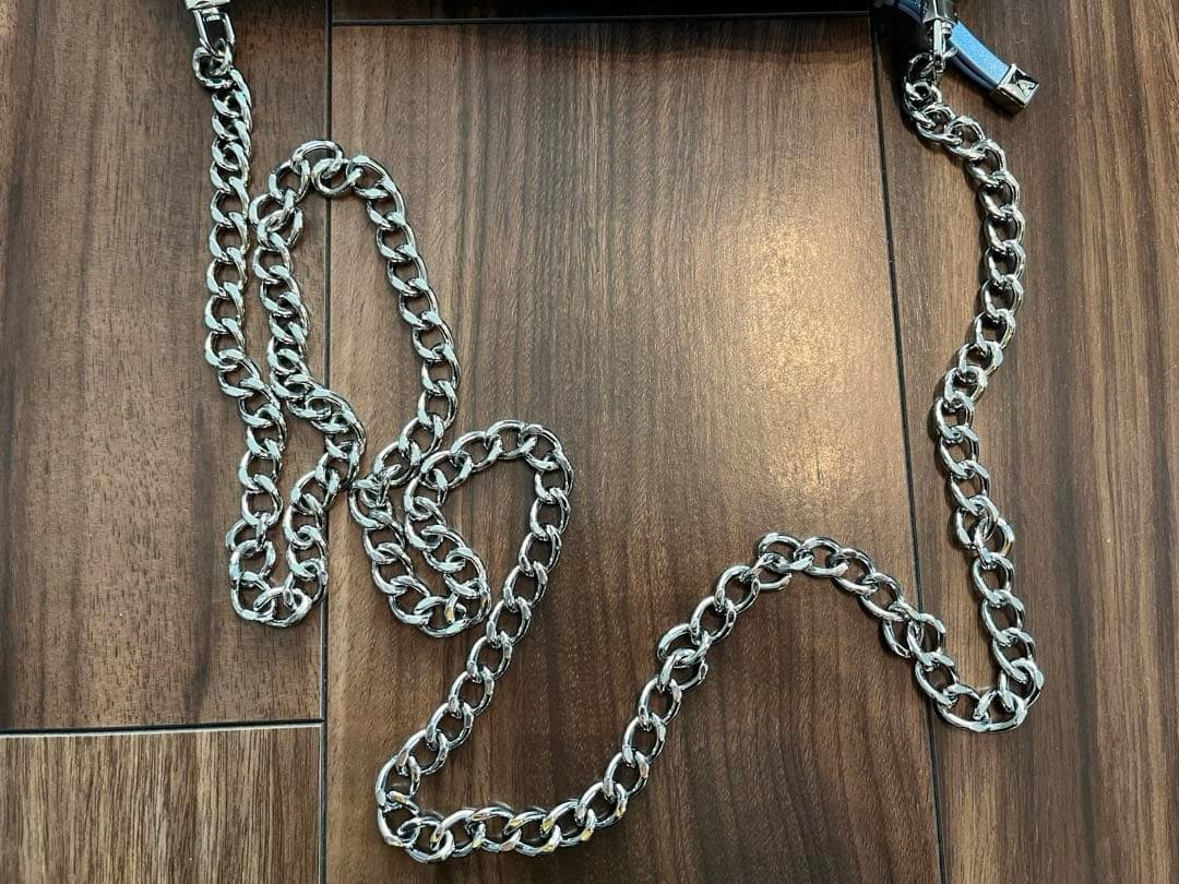 【美品】アンテプリマ クラッチバッグ （チェーンストラップ）