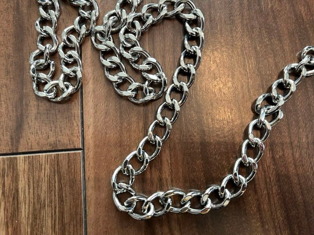 【美品】アンテプリマ クラッチバッグ （チェーンストラップ）