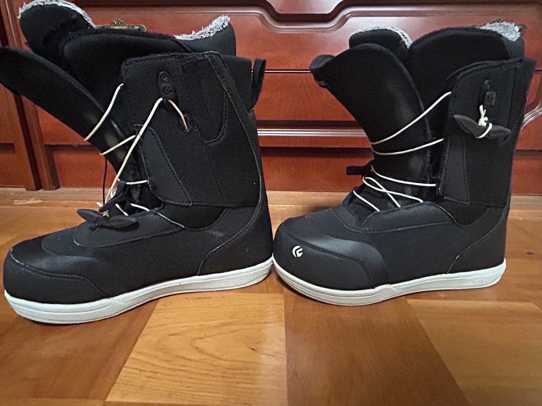 FLUX スノーボードブーツ