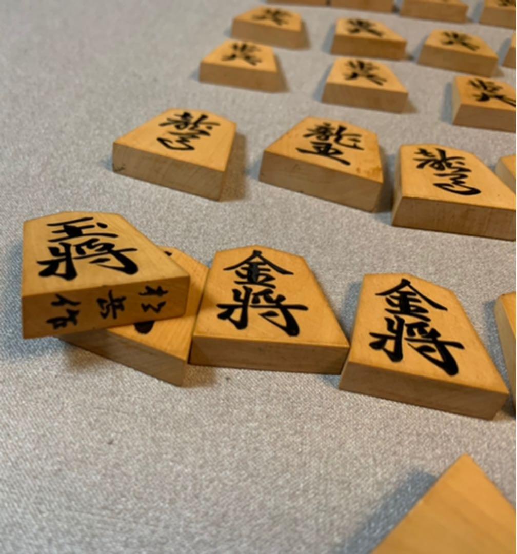 △松岳作錦旗島黄楊孔雀杢盛上将棋駒△桐製平箱付 骨董品 希少品